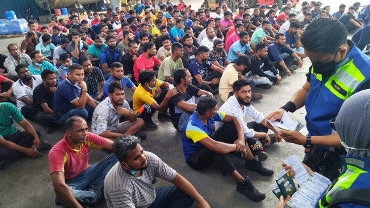 ওয়ার্ক পারমিট ছাড়া বাংলাদেশিসহ বিদেশি কর্মীদের জন্য বিশাল দু:সংবাদ