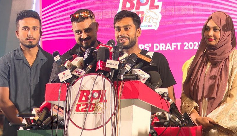 বিপিএল নিলামে কোটি কোটি টাকা খরচ করে দেশি-বিদেশী ক্রিকেটার নিয়ে শক্তিশালী দল গড়লো খুলনা