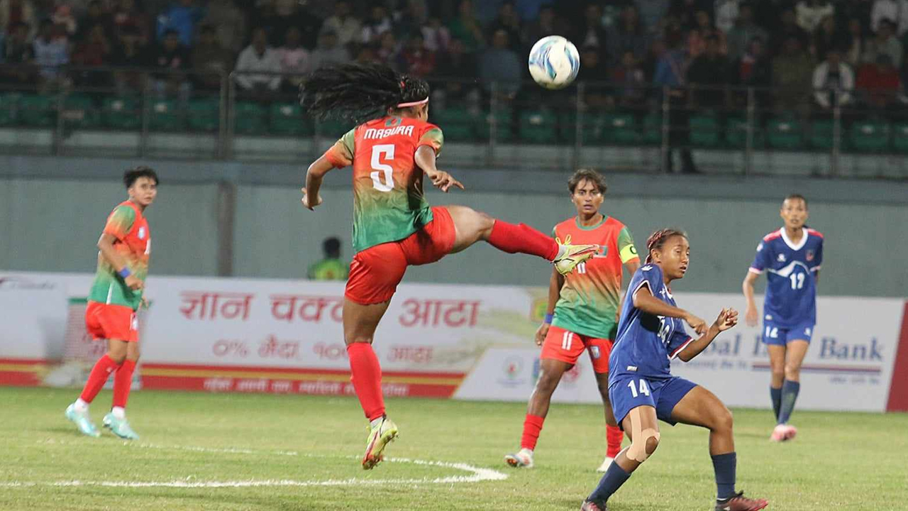 হাড্ডাহাড্ডি লড়াইয়ে এইমাত্র শেষ হলো বাংলাদেশের সাফ চ্যাম্পিয়ন শীপের ম্যাচ