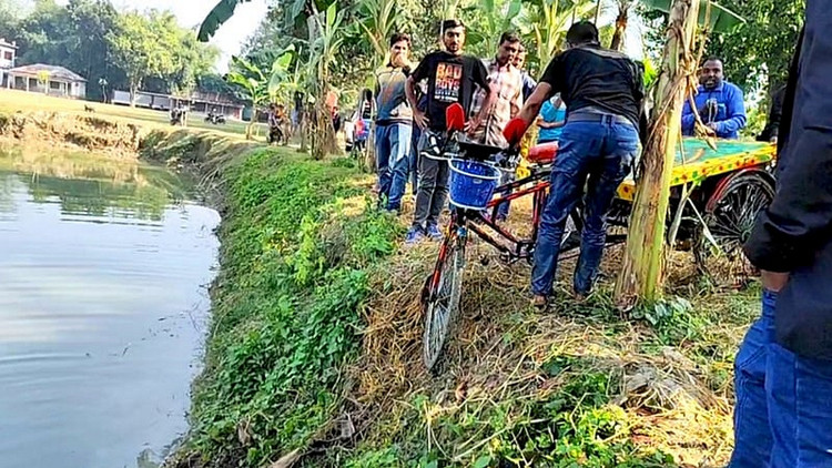 ব্রেকিং নিউজ: মাছ চুরি করতে গিয়ে ছাত্রদলের ৭ নেতাকর্মী গ্রে*প্তার