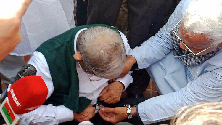 স্মৃতিসৌধে শ্রদ্ধা জানাতে গিয়ে হঠাৎ অসুস্থ হয়ে অজ্ঞান মির্জা ফখরুল, নেওয়া হয়েছে হাসপাতালে