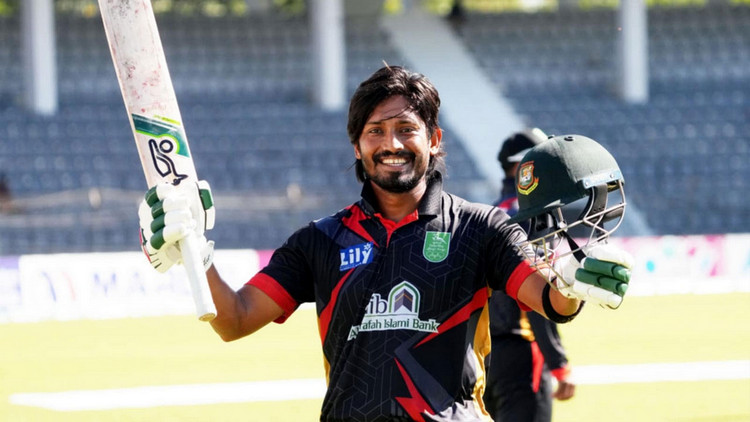 চার ছক্কার ঝড়ো দ্রুততম সেঞ্চুরির রেকর্ড গড়লেন এনামুল হক বিজয়