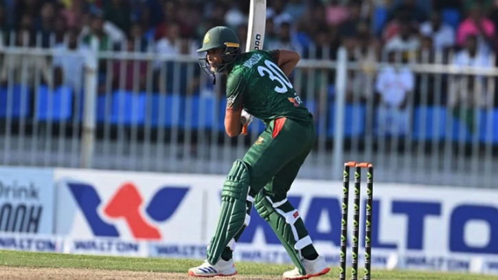 চার ছক্কার ঝড়ে বিশাল রানের টার্গেট দিলো বাংলাদেশ