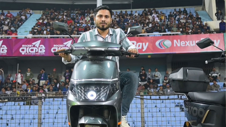 বিপিএলের প্রথম দিনেই বাইক জিতে নিলেন হৃদয়