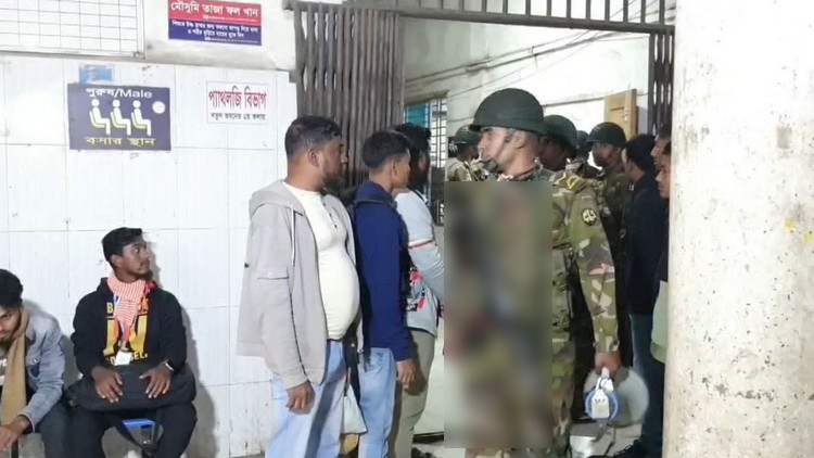 ব্রেকিং নিউজ: ভ য়া ব হ সং ঘ র্ষ আহত ১৫, পরিস্থিতি নিয়েন্ত্রনে সেনাবাহিনী মোতায়েন