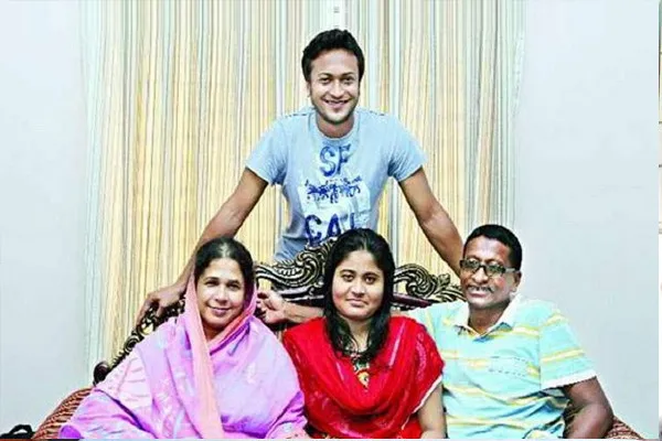 গোয়েন্দা তথ্য প্রকাশ: বিশাল অভিযোগে অভিযুক্ত সাকিব আল হাসানের মা শিরিন আক্তার