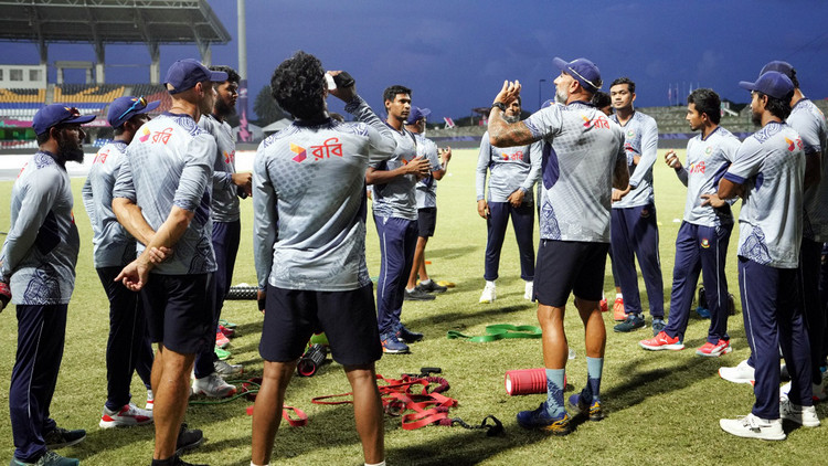 চ্যাম্পিয়ন্স ট্রফির আগেই চাকরি ছাড়লেন বাংলাদেশ জাতীয় দলের সহকারী কোচ