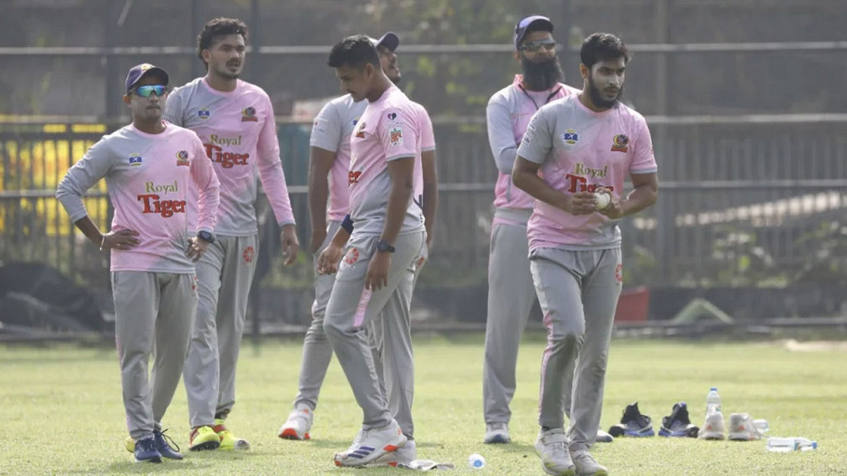 টিম হোটেল থেকে মাঠ পর্যন্ত উত্তেজনা: রাজশাহী টিমের ভবিষ্যৎ অনিশ্চিত