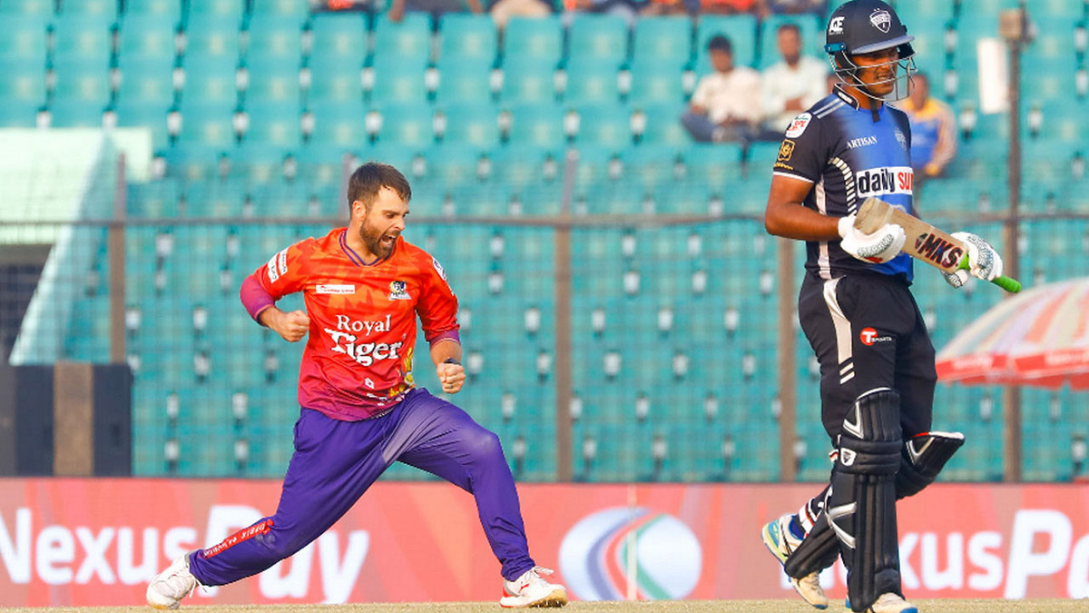 পারিশ্রমিক বকেয়া ইস্যুর মাঝেও রাজশাহীর দুর্দান্ত জয়, যা বললেন রায়ান বার্ল