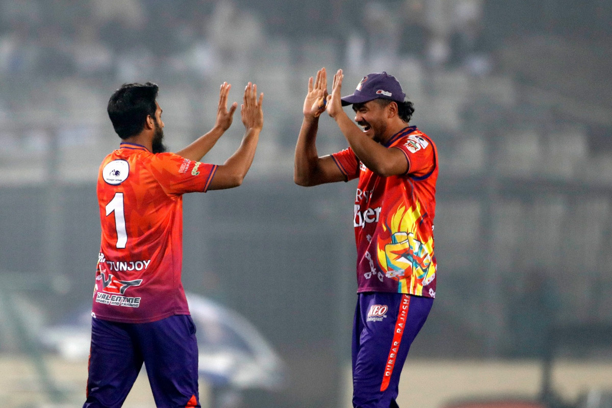 নাটকীয়ভাবে শেষ হলো রাজশাহী বনাম রংপুরের মধ্যকার ম্যাচ, দেখেনিন ফলাফল
