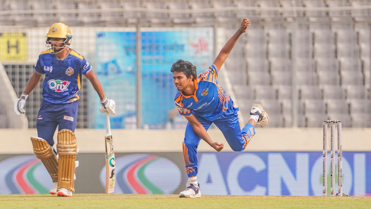 দুর্দান্ত বোলিংয়ে বিপিএলে নতুন ইতিহাস গড়লেন হাসান মাহমুদ