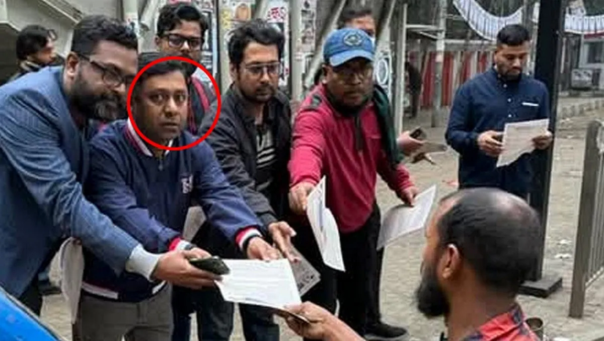 আ.লীগের লিফলেট বিতরণ আমার অধিকার: সরকারি কর্মকর্তা