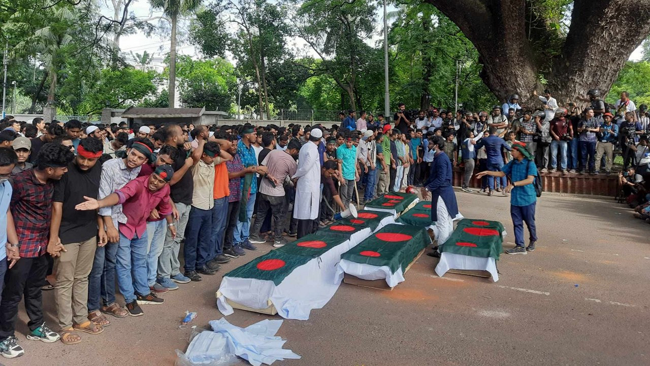 স্বরাষ্ট্র উপদেষ্টার গায়েবানা জানাজা পড়ালো শিক্ষার্থীরা