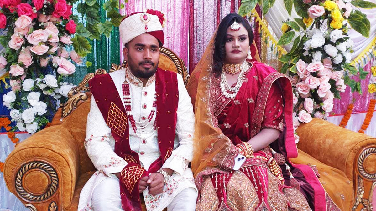 ভক্ত থেকে জীবনসঙ্গী: বিয়ে করলেন আঁখি খাতুন