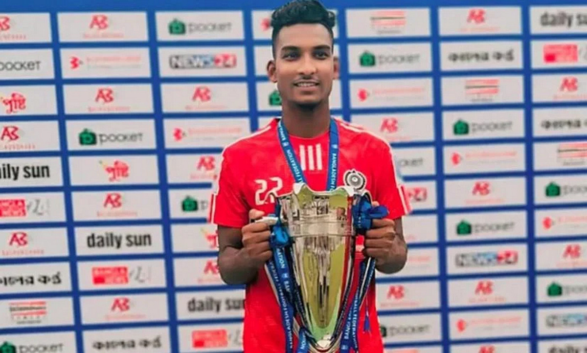 বাংলাদেশ জাতীয় ফুটবল দলে সাকিব আল হাসান