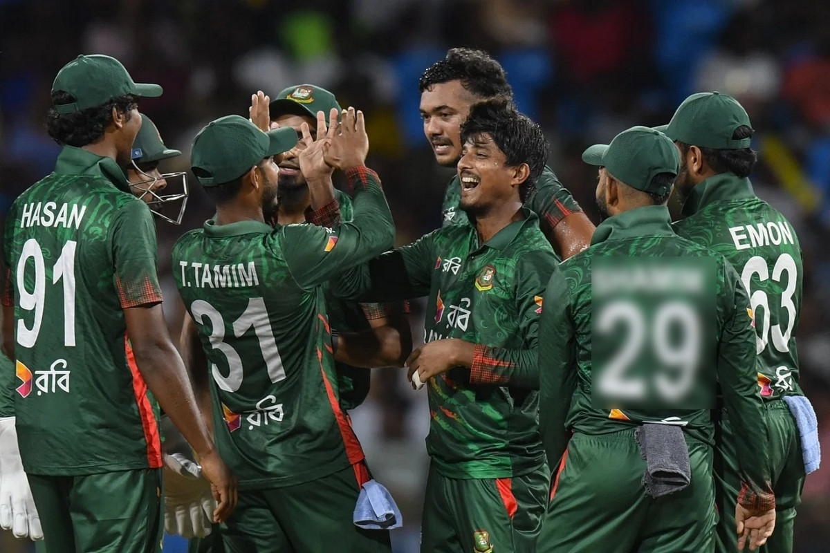 বাংলাদেশের বোলারদের দুর্দান্ত বোলিং, দেখেনিন সর্বশেষ স্কোর