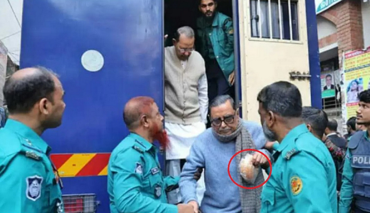 রাশেদ খান মেননের পাউরুটি হাতে আদালতে আগমন: হাস্যরসে ভরা এক দিন