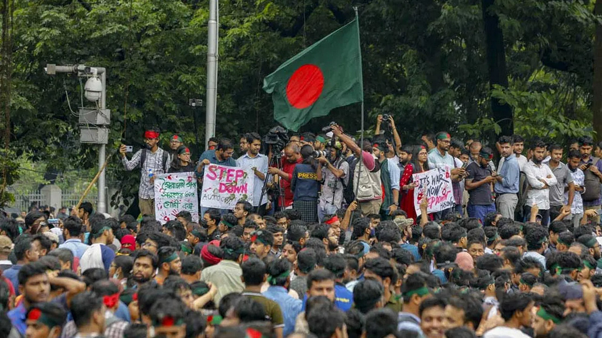 ঢাকা বিশ্ববিদ্যালয়ে বৈষম্যবিরোধী ছাত্র আন্দোলনের নতুন কর্মসূচি ঘোষণা