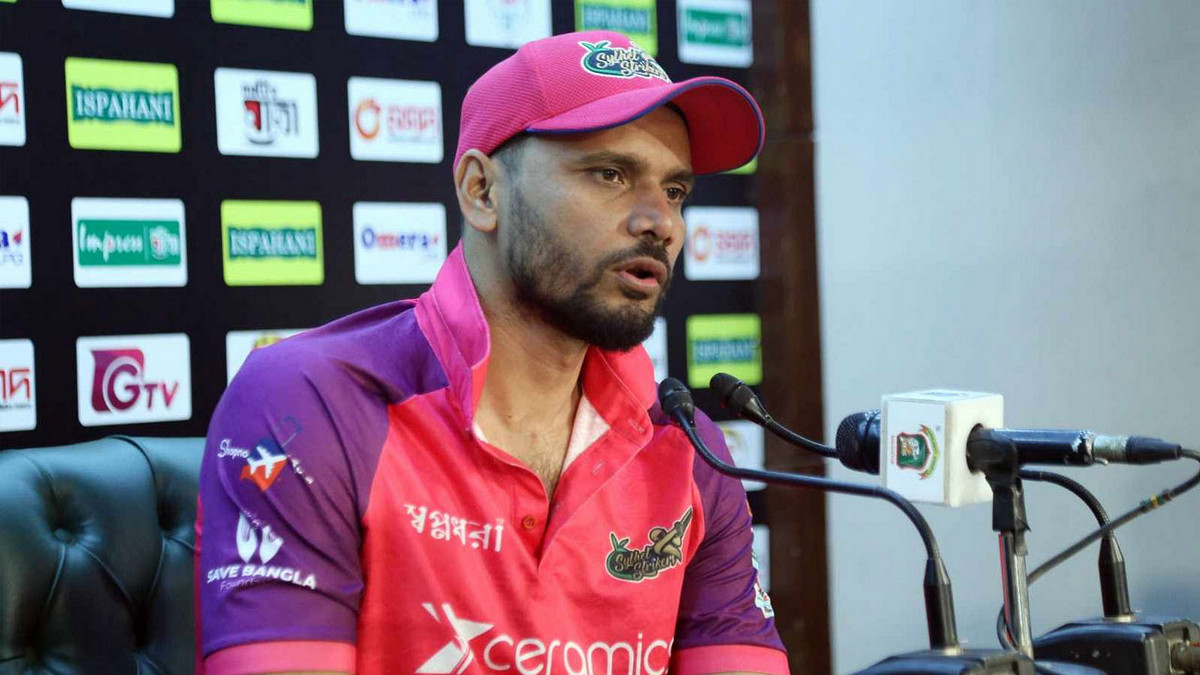 নীরবতা ভেঙে মাশরাফির বার্তা