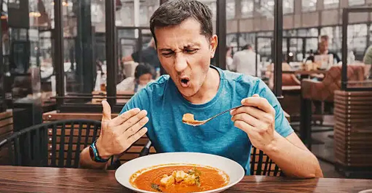 অতিরিক্ত মেদ কমাতে সহায়তা করে ঝাল খাবার