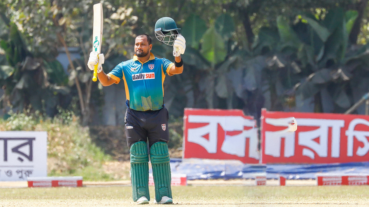 সেঞ্চুরি করলেন ইয়াসির রাব্বি