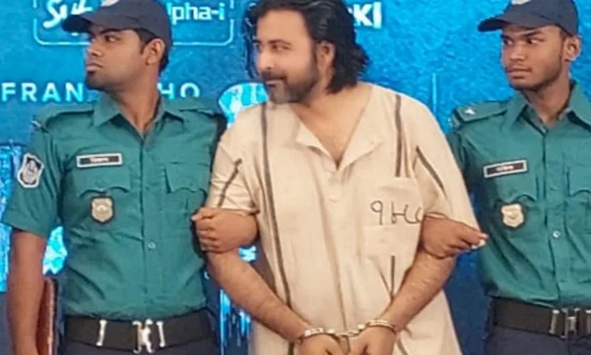 অবশেষে জানা গেল আফরান নিশোর হাতে হাতকড়ার কারণ