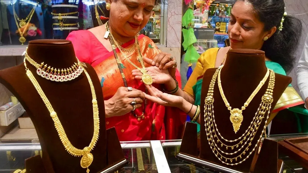 ৯৩ হাজার ছুঁয়ে এবার ৬১ হাজারে, সোনার দামে আসছে বড়সড় ধস