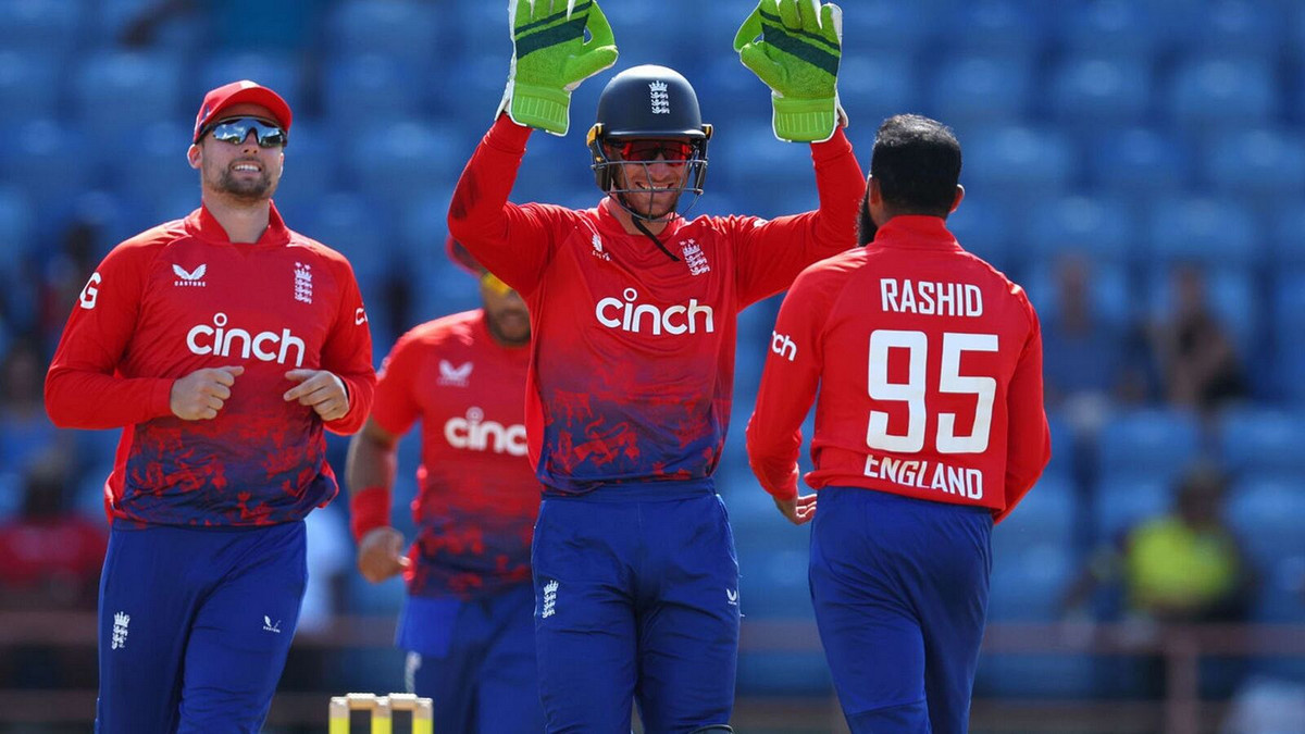 এক বছরের জন্য নিষিদ্ধ ইংল্যান্ডের ক্রিকেটার