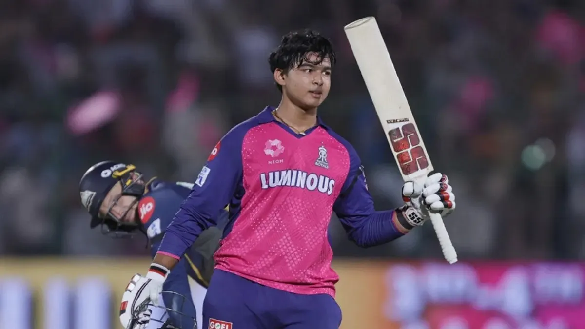১৪ বছরের বৈভবের ব্যাটে রেকর্ড বৃষ্টি, কাঁপলো আইপিএল