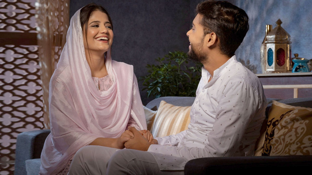 ৪টি লক্ষণে বুঝে নিন—মেয়েটি গোপনে আপনাকে পছন্দ করে কিনা
