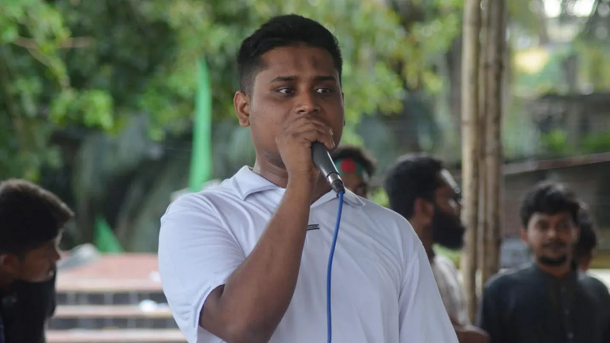 ‘শাহবাগ ব্লকেড’: হাসনাত আব্দুল্লাহর প্রতিবাদী ঘোষণা