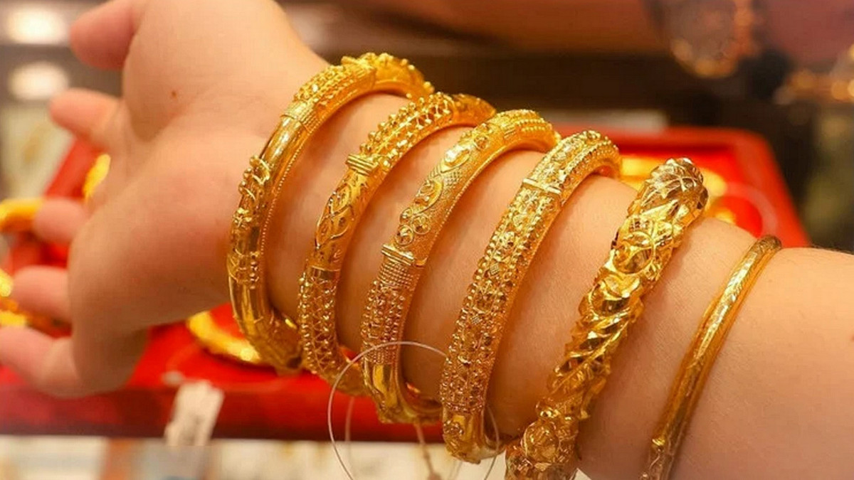 স্বর্ণের দাম লাফিয়ে লাফিয়ে কমছে, কারণ জানেন কি?