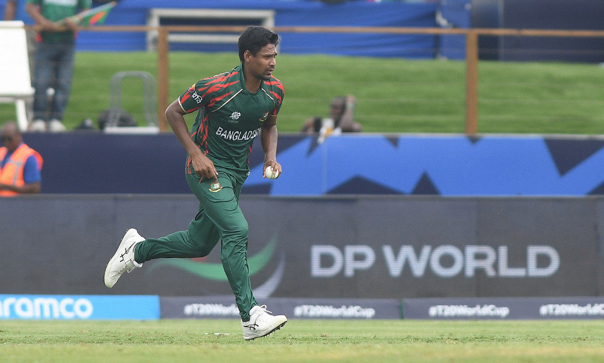 মুস্তাফিজের ৩০০ ডট বলের বিশ্বরেকর্ড