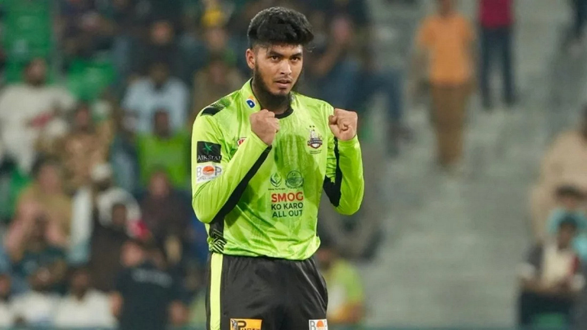 রিশাদ হোসেনকে দলে নিয়ে ভাগ্য পরিবর্তন করতে চায় কোহলির ব্যাঙ্গালুরু