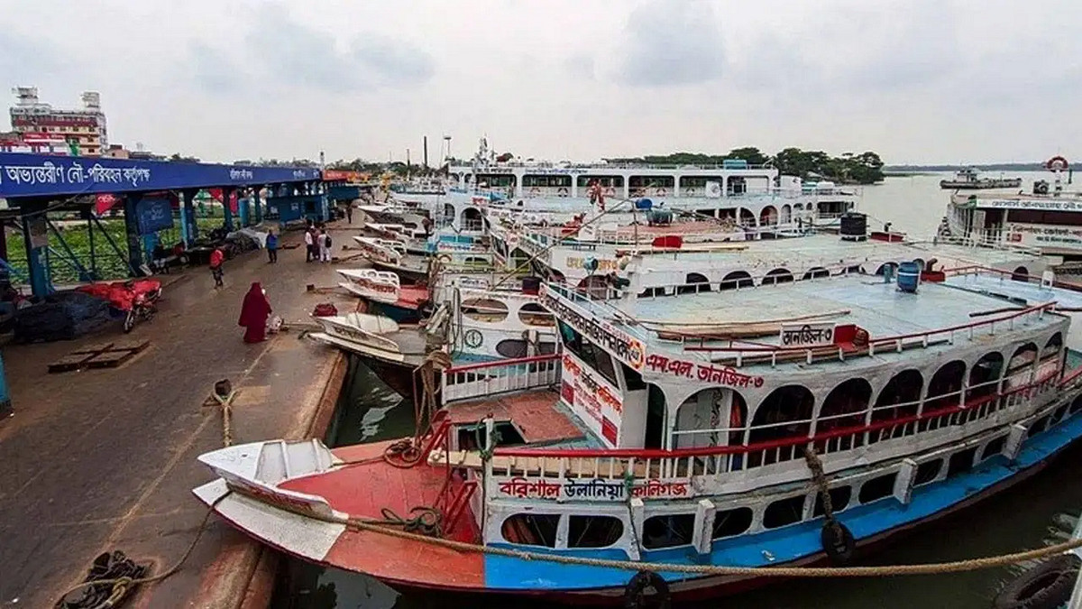বঙ্গোপসাগরে বিপদ সংকেত, বন্ধ সব নৌযান চলাচল