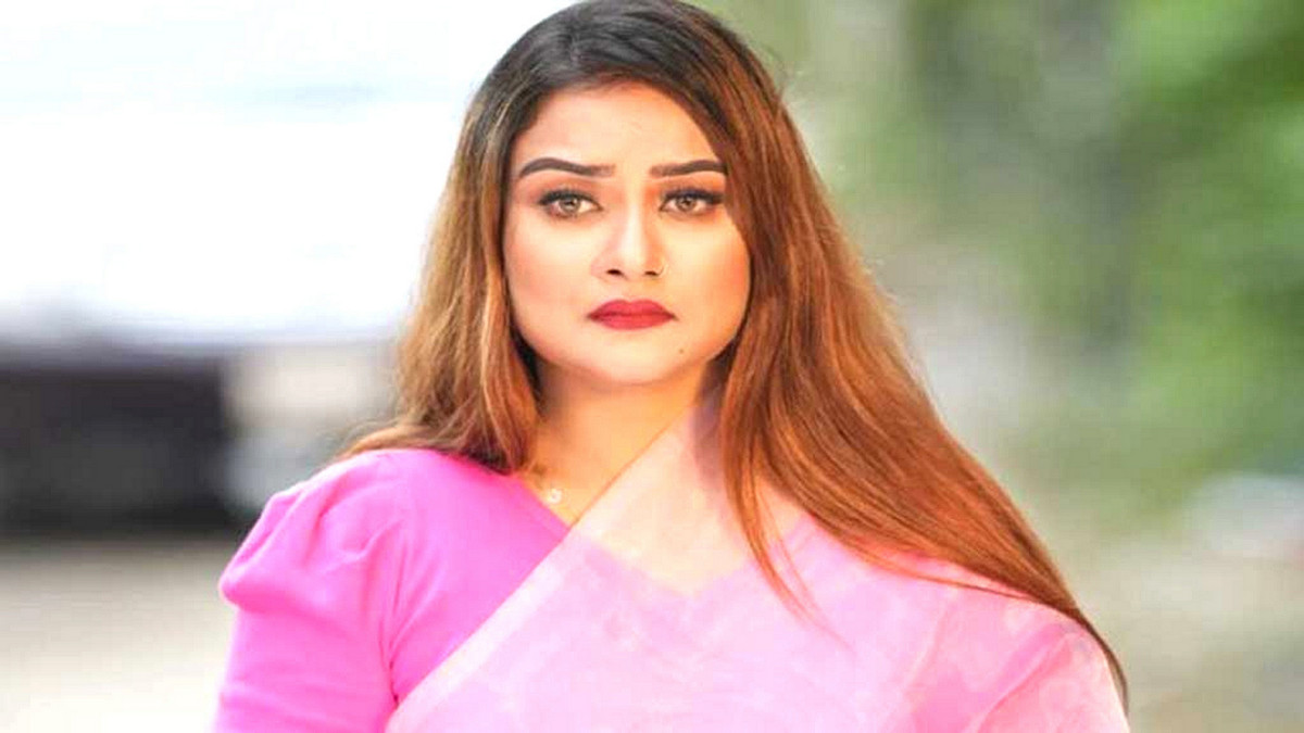“আল্লাহ ছাড় দেয়, ছেড়ে দেয় না”—মৃত্যুর আগমুহূর্তে কাঁদিয়ে গেলেন তানিন