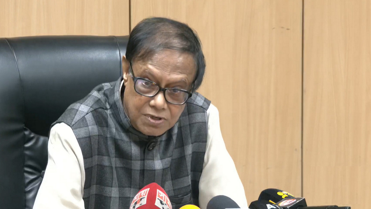 আসছে দেশের প্রথম ‘মেগা ব্যাংক’, কর্মীদের নিশ্চয়তা দিল গভর্নর