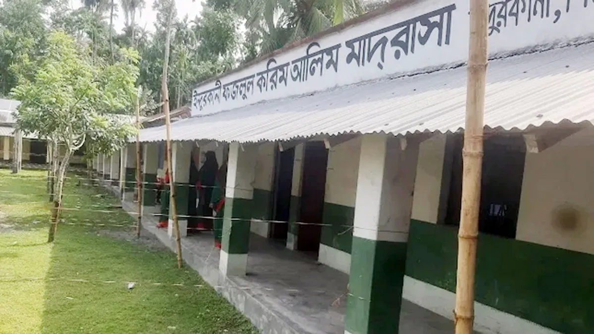 পরীক্ষার হলে নাটকীয় কাণ্ড, উত্তরপত্র নিয়ে পালাল পরীক্ষার্থী!