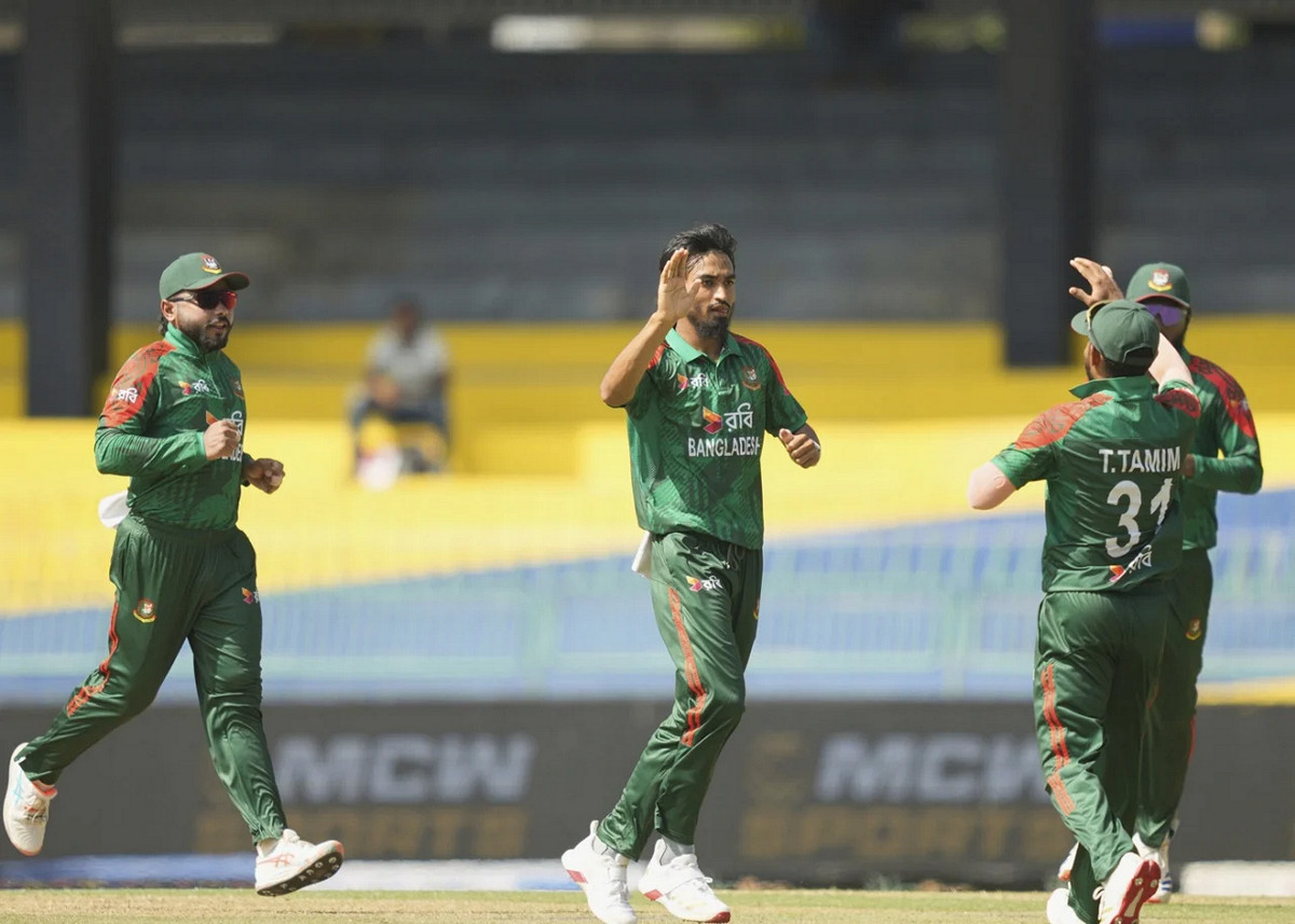 শুরুতেই তিন উইকেট তুলে নিল বাংলাদেশ