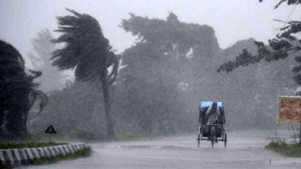 জুলাইয়ে ঢাকা সহ দেশের বিভিন্ন স্থানে বজ্রসহ বৃষ্টির পূর্বাভাস
