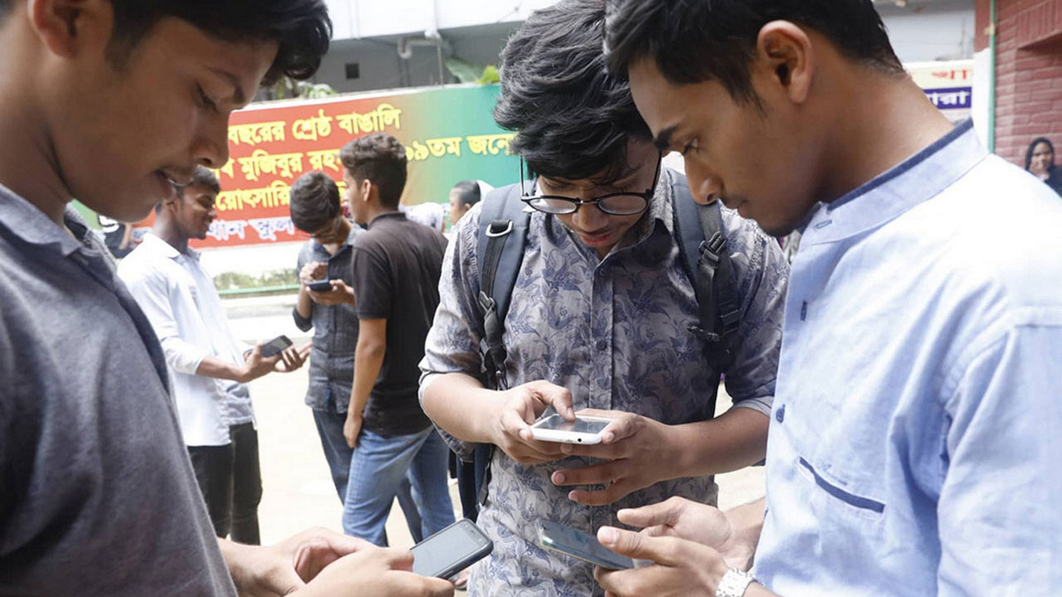 এসএসসি রেজাল্ট ২০২৫: অনলাইনে ও এসএমএসে দেখবেন যেভাবে