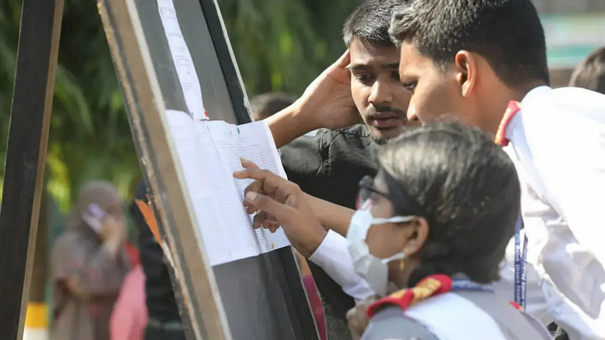 SSC Result 2025: দুপুর ২টায় প্রকাশ, কীভাবে দেখবেন ফলাফল