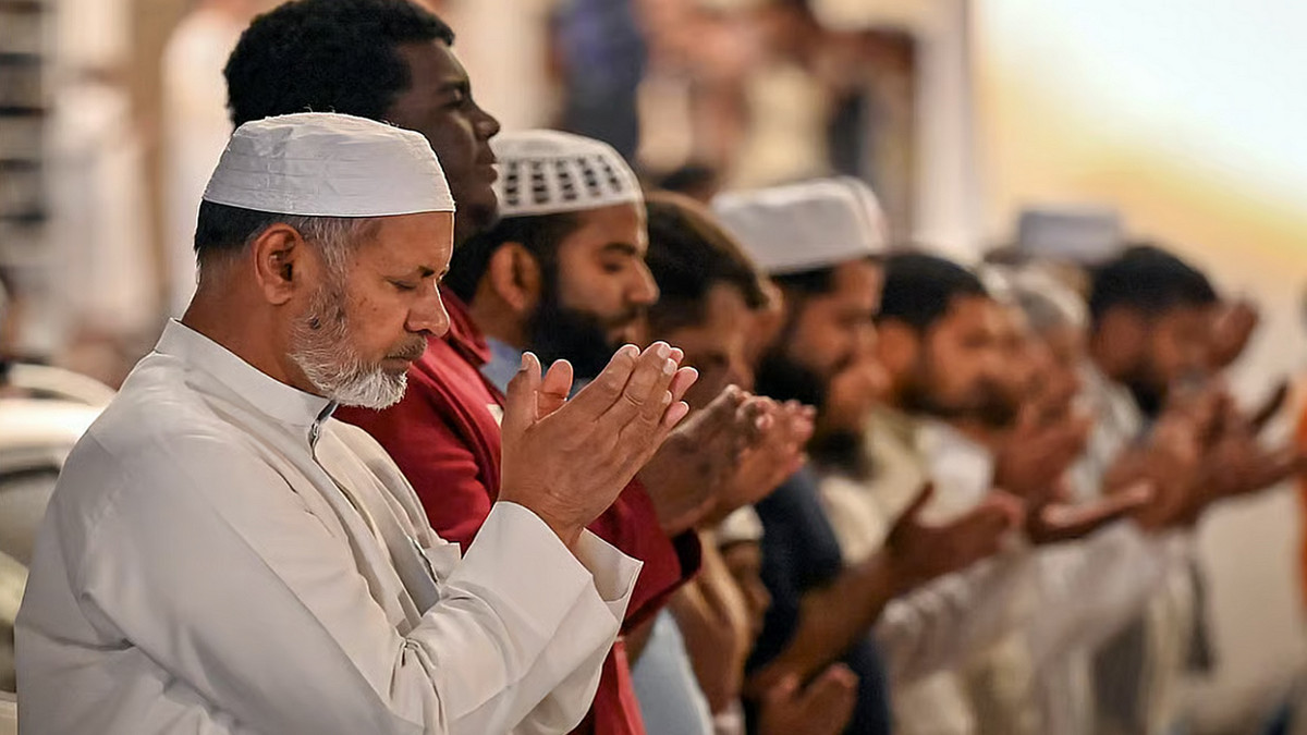 জুমার নামাজ কত রাকাত? ফজিলত ও আদায়ের নিয়ম