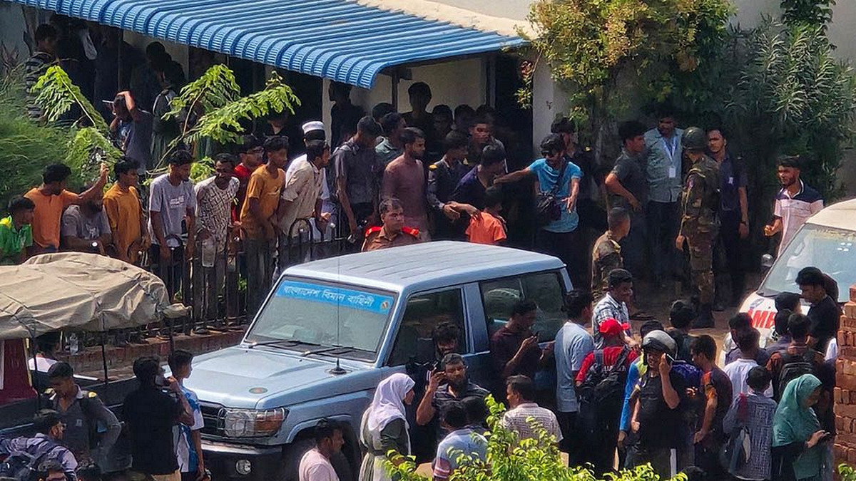 মাইলস্টোন কলেজে বিমান দুর্ঘটনা: যা বলল প্রত্যক্ষদর্শী