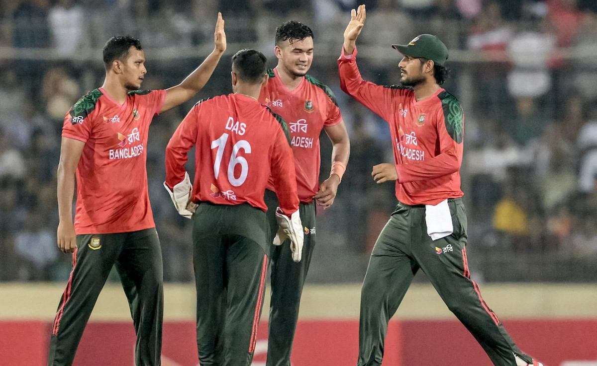 বাংলাদেশ-পাকিস্তান টি-২০ সিরিজ: সিরিজ সেরার পুরস্কার উঠলো যার হাতে