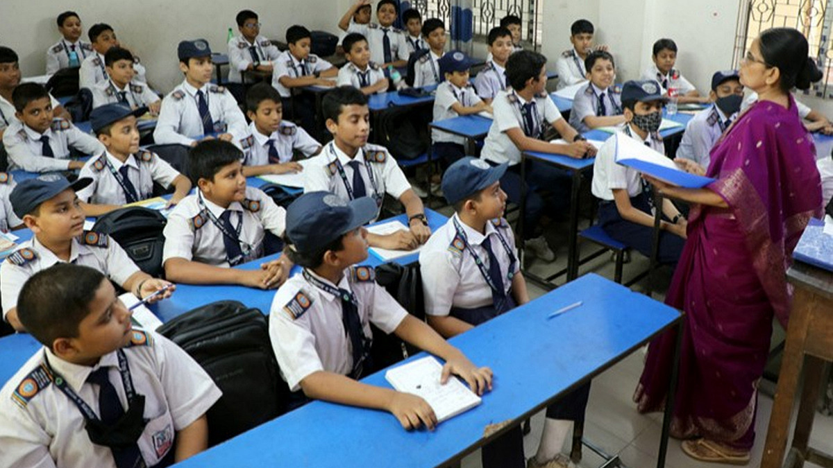 ১৫ লাখ শিক্ষক-কর্মকর্তা কর্মরত ৯৯ হাজার শিক্ষা প্রতিষ্ঠানে