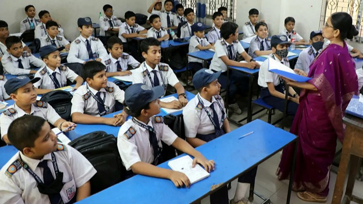 ১৫ লাখ শিক্ষক-কর্মকর্তা কর্মরত ৯৯ হাজার শিক্ষা প্রতিষ্ঠানে