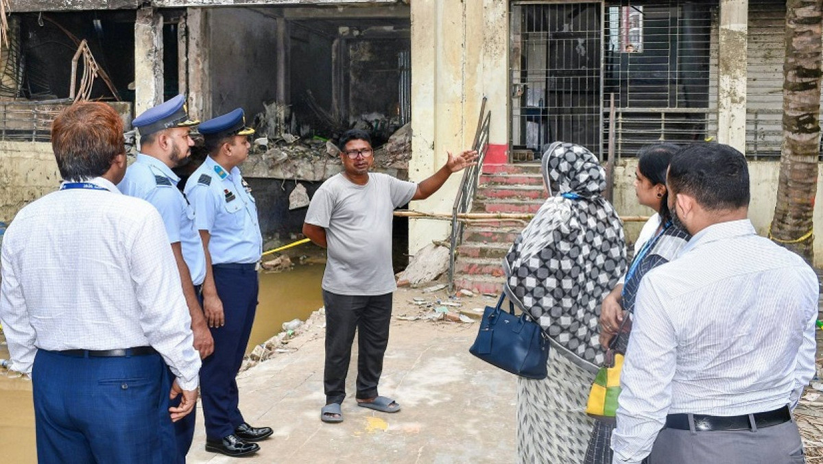 মাইলস্টোনে শোকাহত পরিবারকে পাশে পেল শাহীন কলেজ