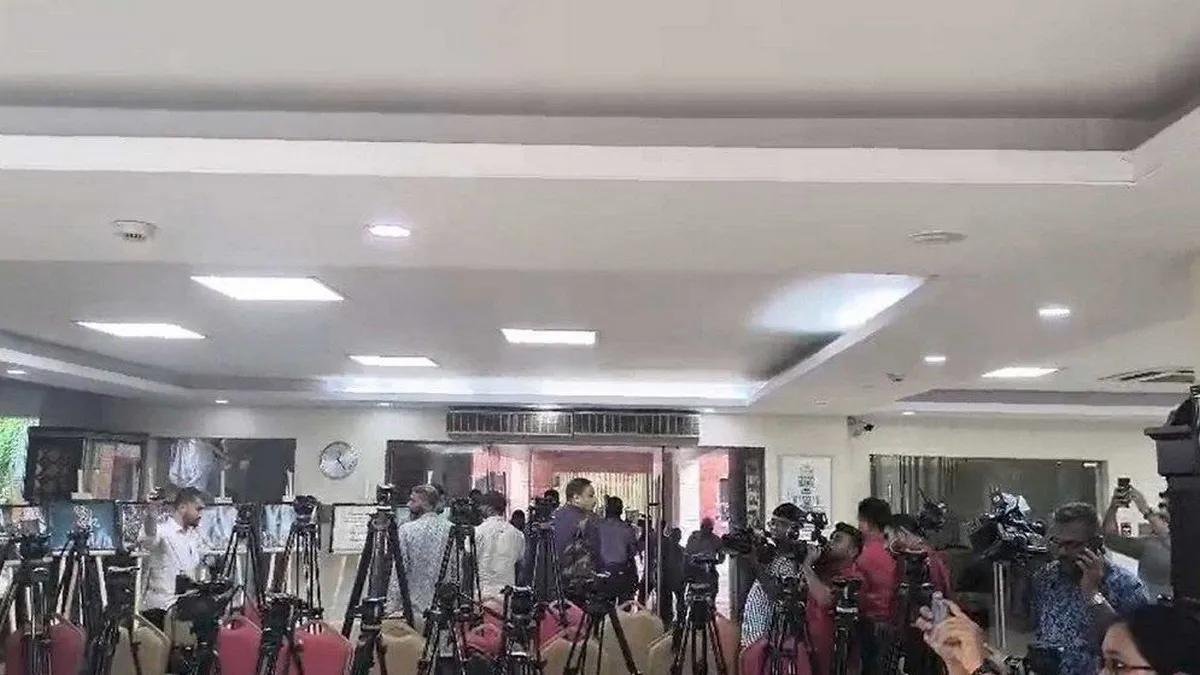 ফরেন সার্ভিস একাডেমির বৈঠকে হঠাৎ ফায়ার অ্যালার্ম, বিএনপির ওয়াকআউট