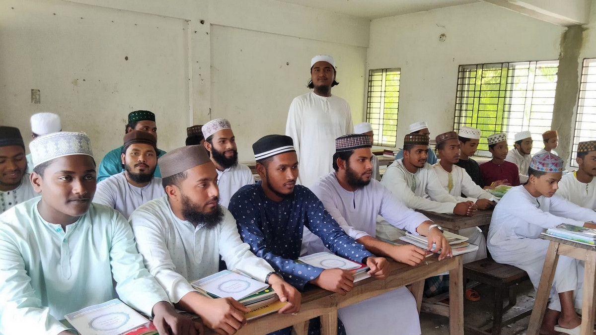জুলাইয়ের বেতন পাচ্ছেন না মাদ্রাসা শিক্ষকরা, কারণ জানাল অধিদপ্তর